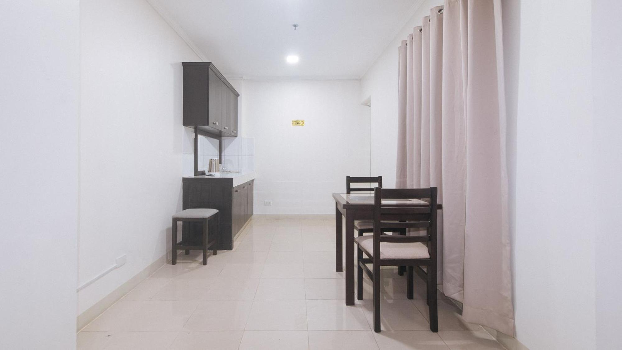 Urbanview At Evangelista Street Makati Makati City Esterno foto