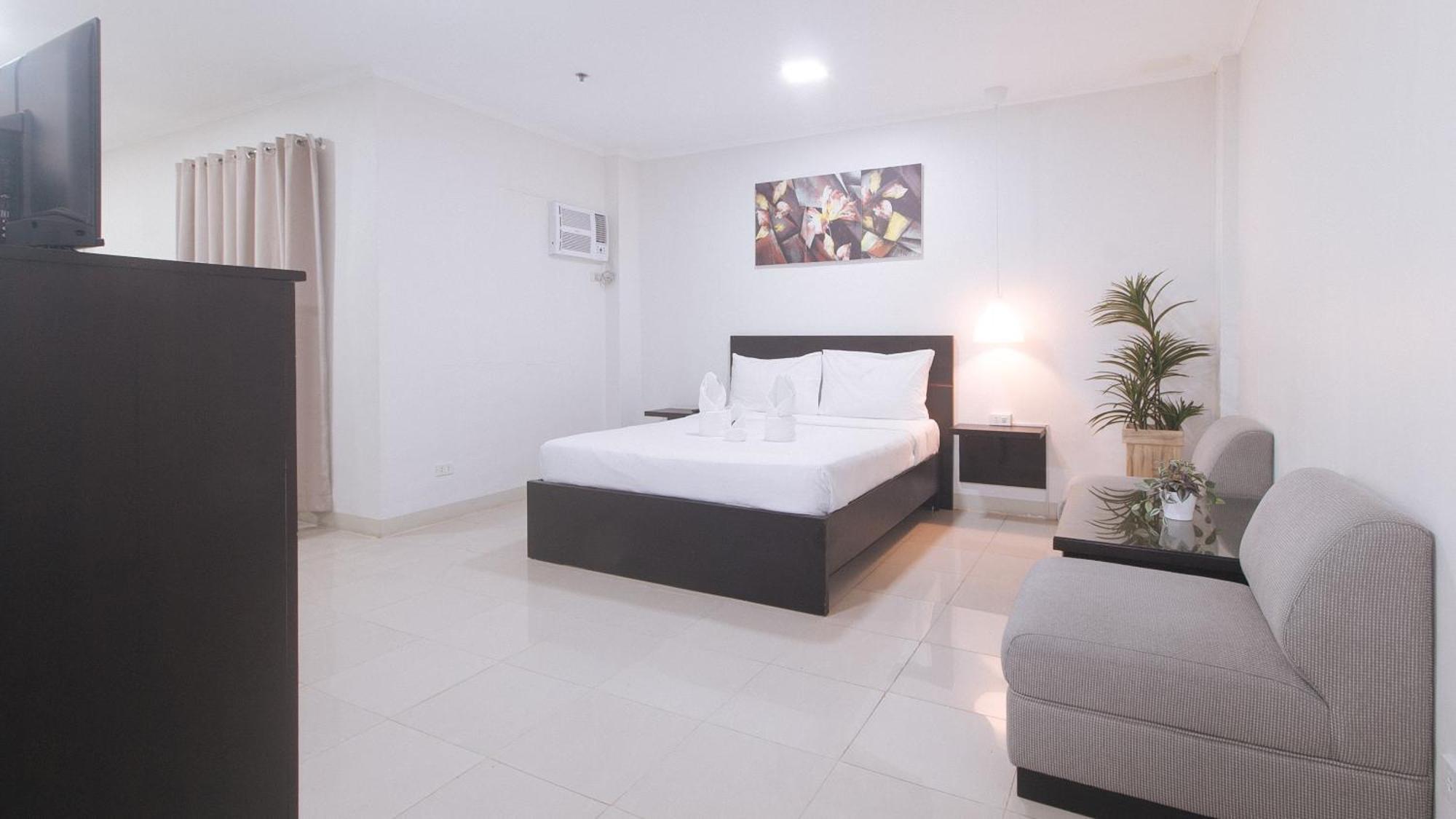 Hotel Urbanview At Evangelista Street Makati Pasay Esterno foto