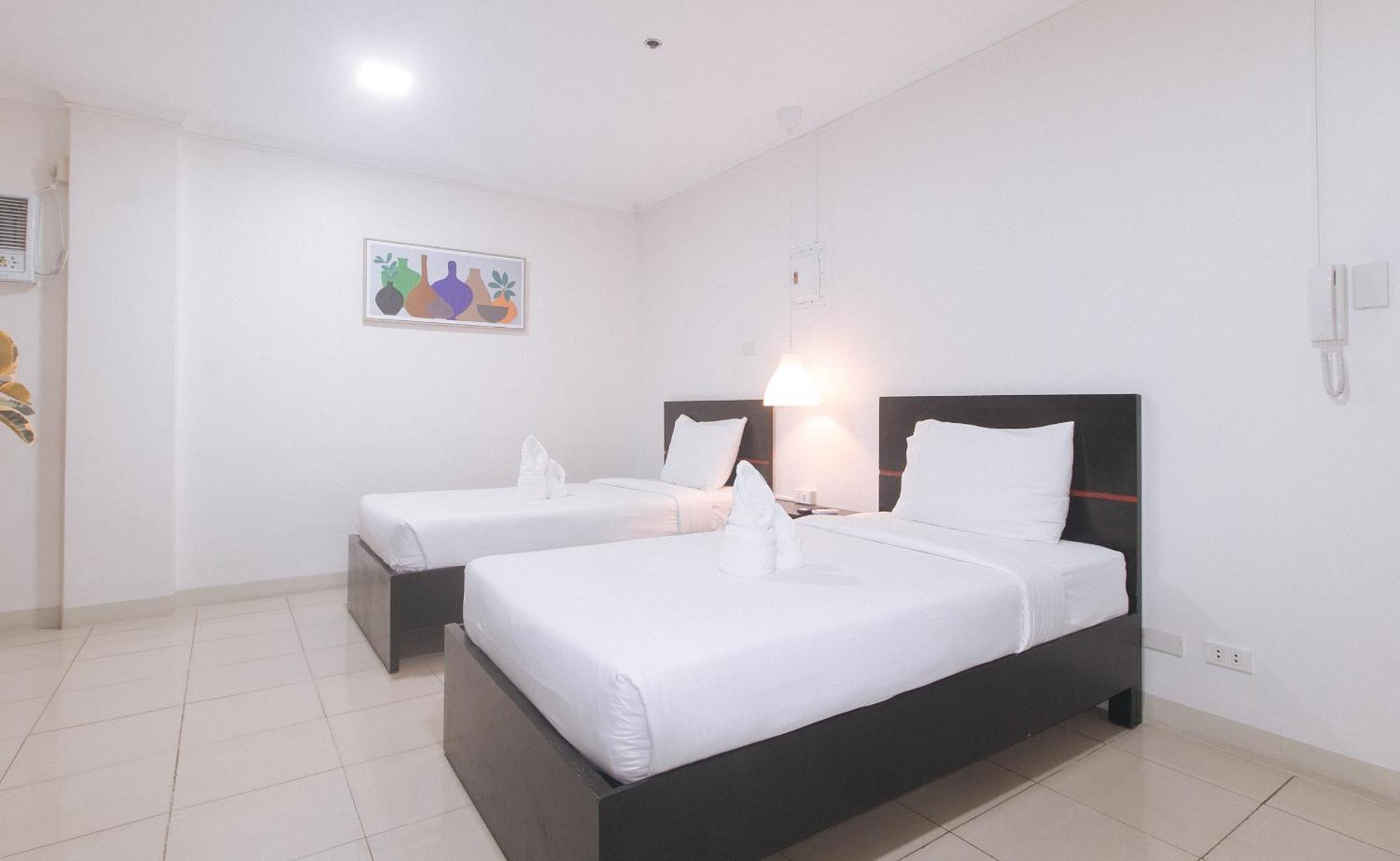 Urbanview At Evangelista Street Makati Makati City Esterno foto