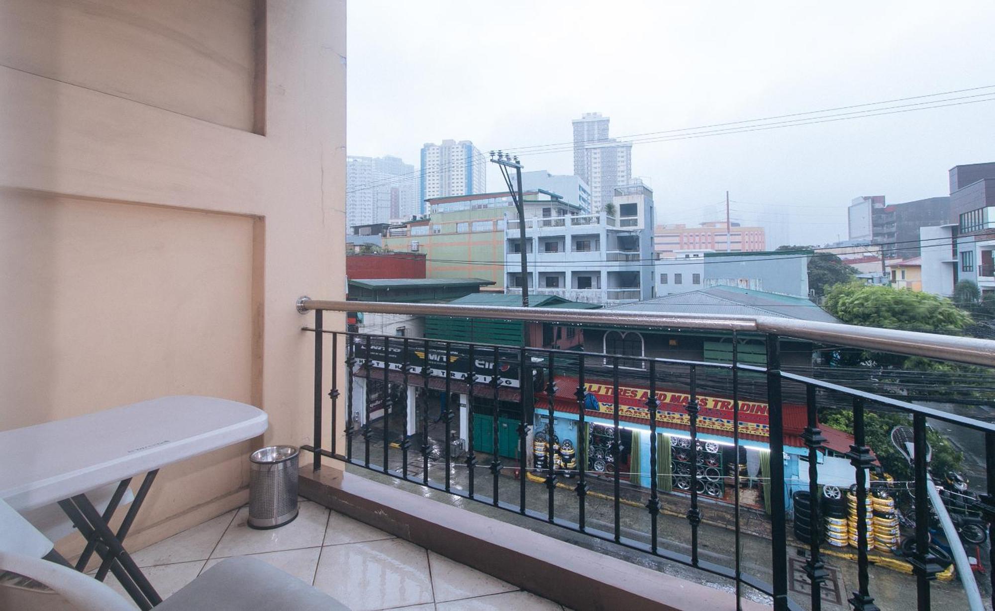 Hotel Urbanview At Evangelista Street Makati Pasay Esterno foto