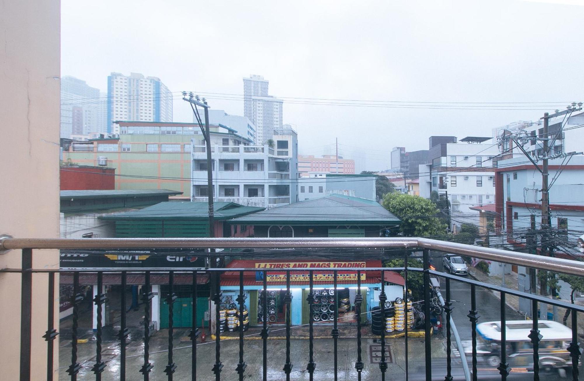 Hotel Urbanview At Evangelista Street Makati Pasay Esterno foto